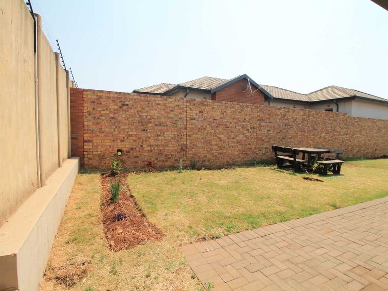 3 Bedroom house for sale in Clayville, Parklands Security Estate - Photo 7
