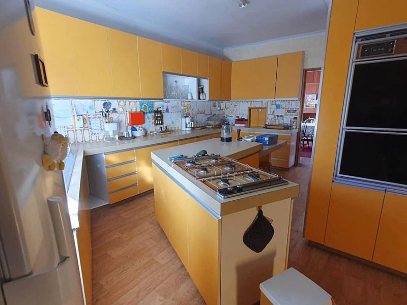 A refined family home for Sale – Klein Windhoek - Photo 5