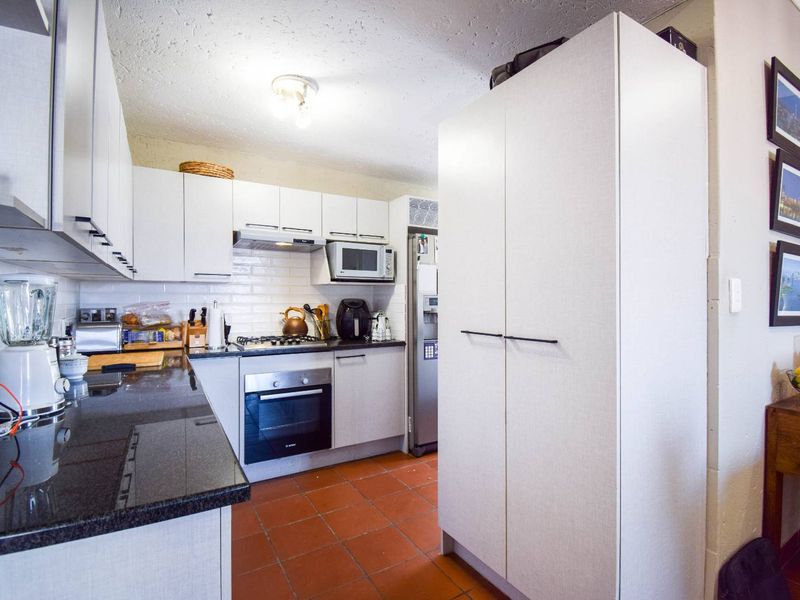 Spacious 3 bedroom property in a prime location - Faerie Glen - Photo 7
