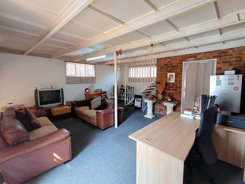 9 Bedroom house in Laudium - Photo 7