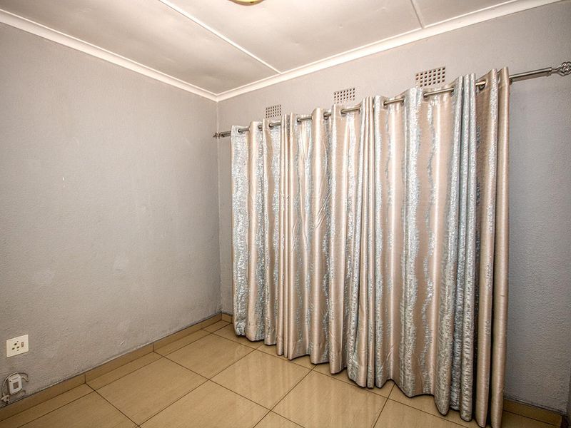 3 Bedroom Brackendowns Family Home, move-in ready! - Photo 9