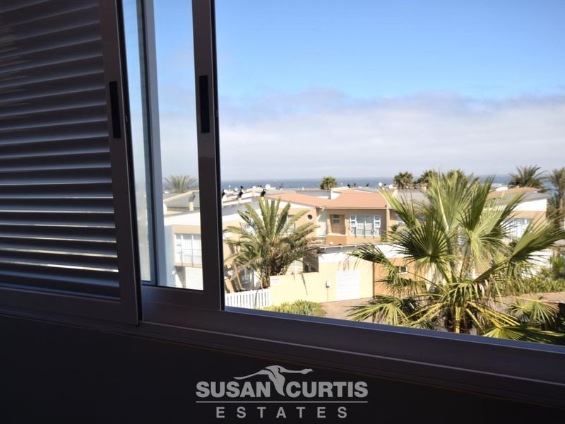 WATERFTONT 3 BEDROOM HOUSE IS FOR SALE - Photo 8