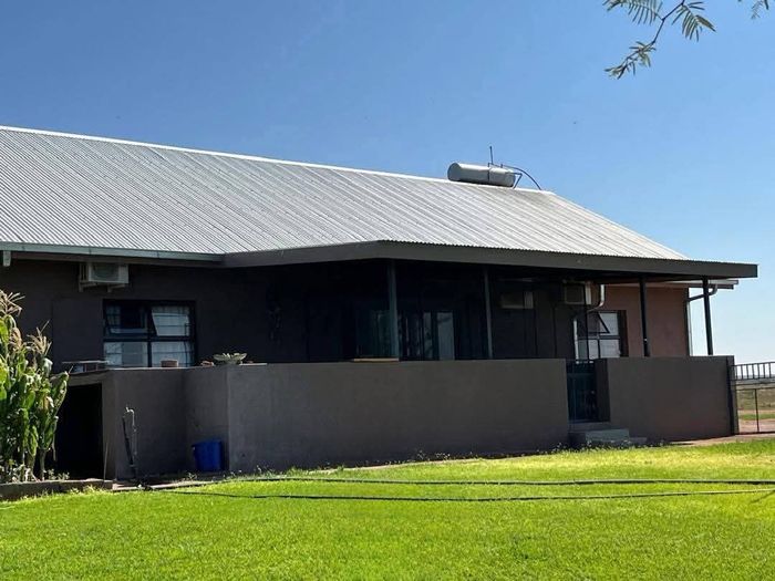 Property #2412342, Farm For Sale in Stampriet Central