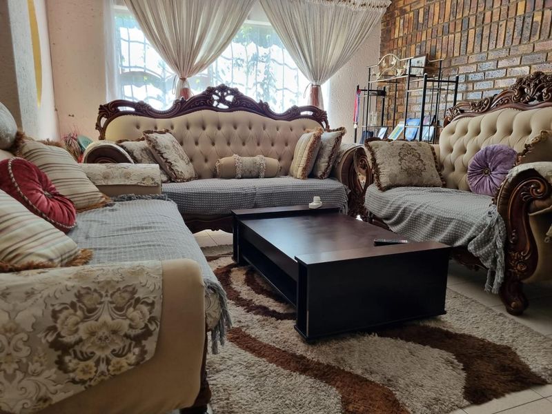 Family Home for Sale in Winchester Hills - Photo 3