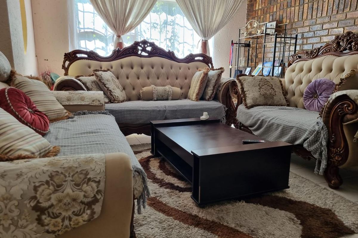 Family Home for Sale in Winchester Hills - Photo 3