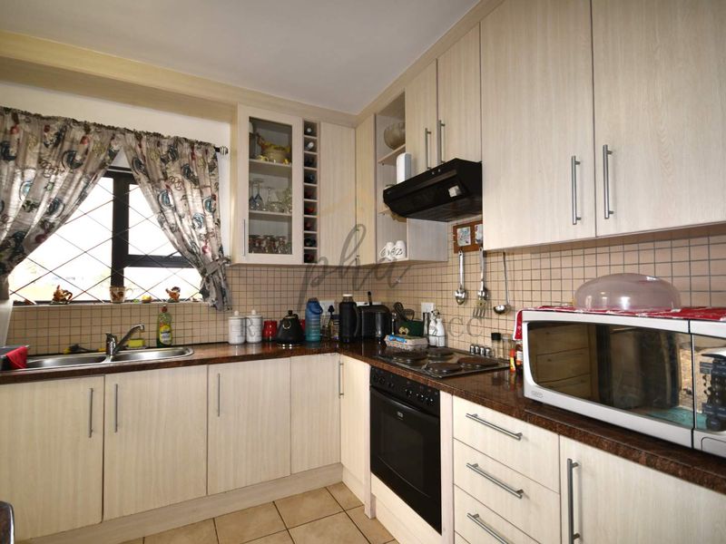 Charming Townhouse for Sale! Just a Stone's Throw from the Beach!** - Photo 4