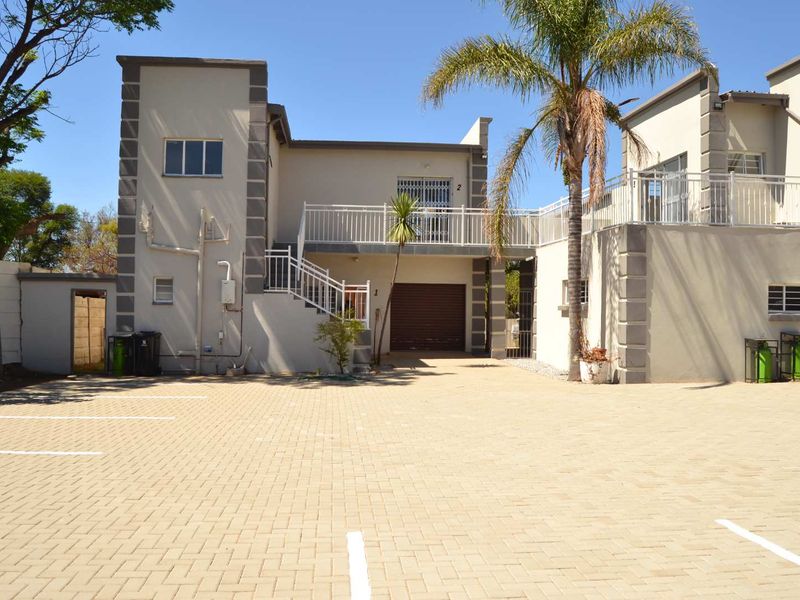 2 Bedroom apartment up for grabs! - Photo 9