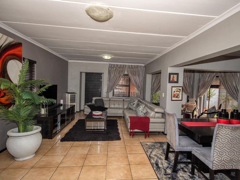 3 Bedroom Meyersig Estate family home - Photo 3