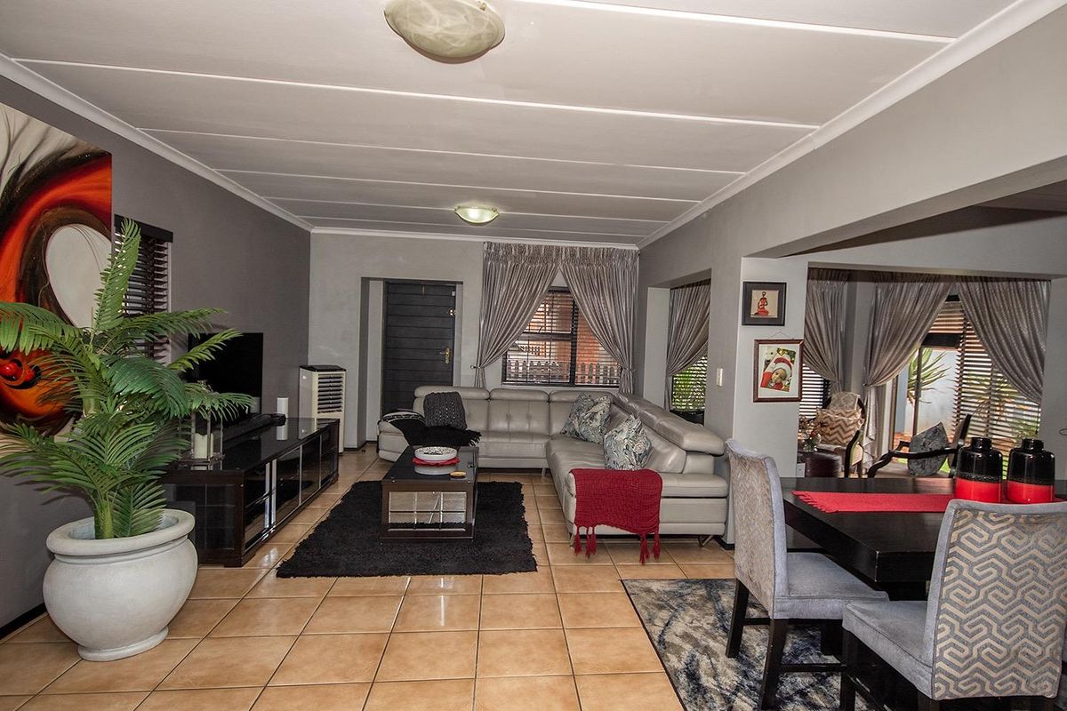 3 Bedroom Meyersig Estate family home - Photo 3