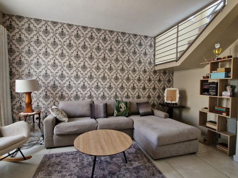 Modern Redruth 2-Bed: Spacious, Secure, & Transfer Duty Free - Photo 3