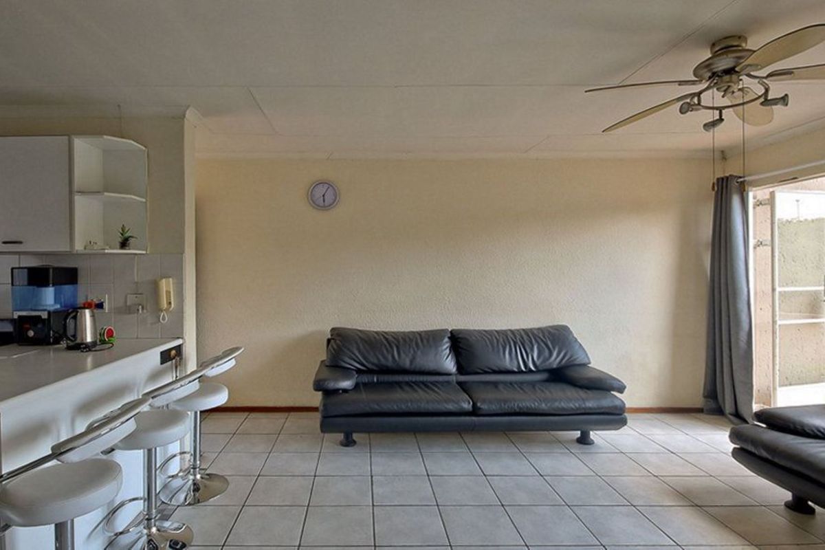 3 bedroom Apartment in Newlands - Photo 3
