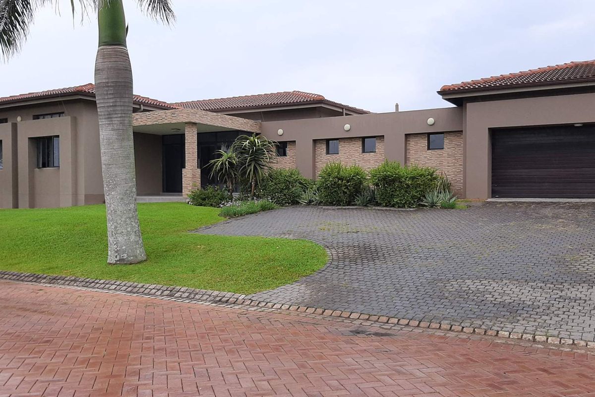 Beautiful Home For Sale in Palm Lakes Estate - Photo 2