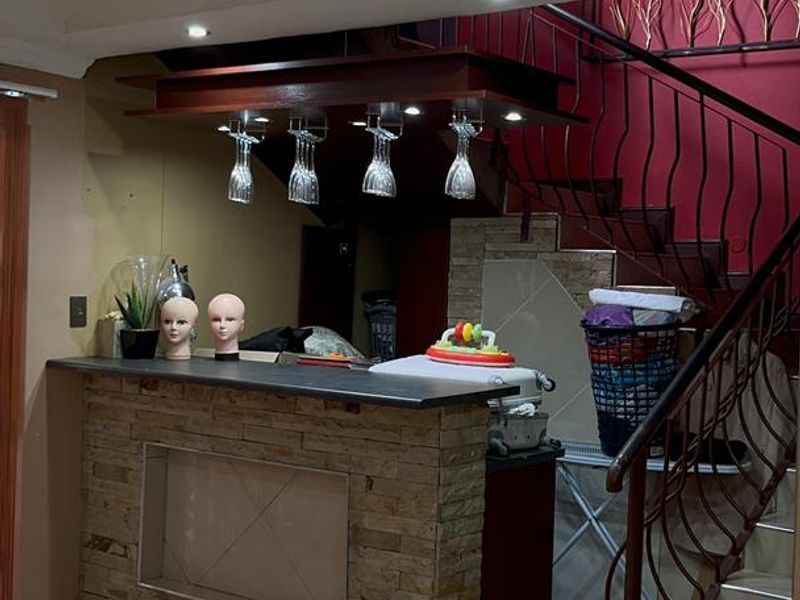 🏡 5-Bedroom Double Storey Freestanding House - Photo 4