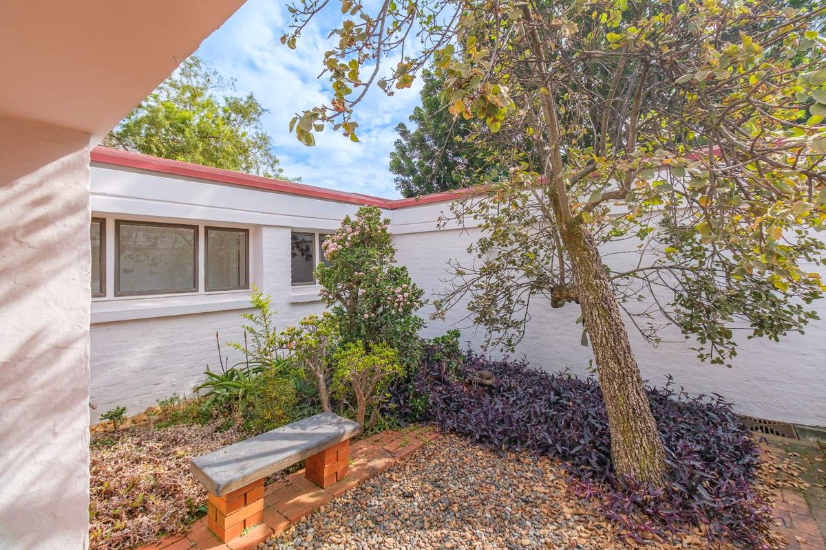 3 bed, 3 bath family home close to various schools in Waterkloof - Photo 5