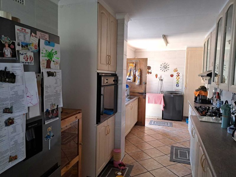 4 Bedroom Home Plus 2 Bedroom Flatlet for Sale in Vandykpark, Boksburg - Photo 3