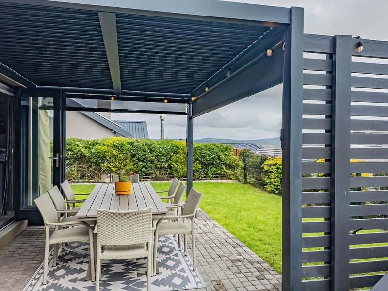 Hartland estate entertainers dream home - Photo 5