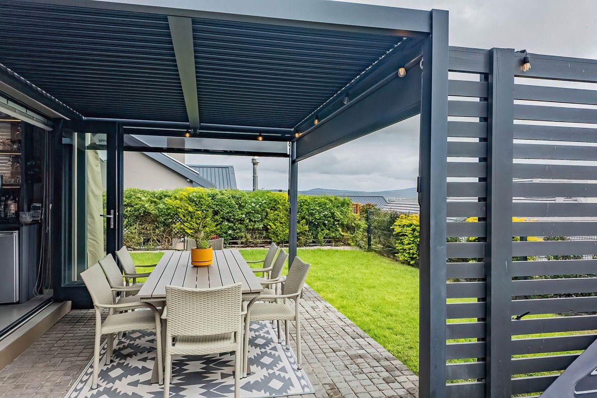Hartland estate entertainers dream home - Photo 5