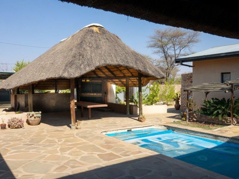 Neat family house in Omaruru - Photo 8