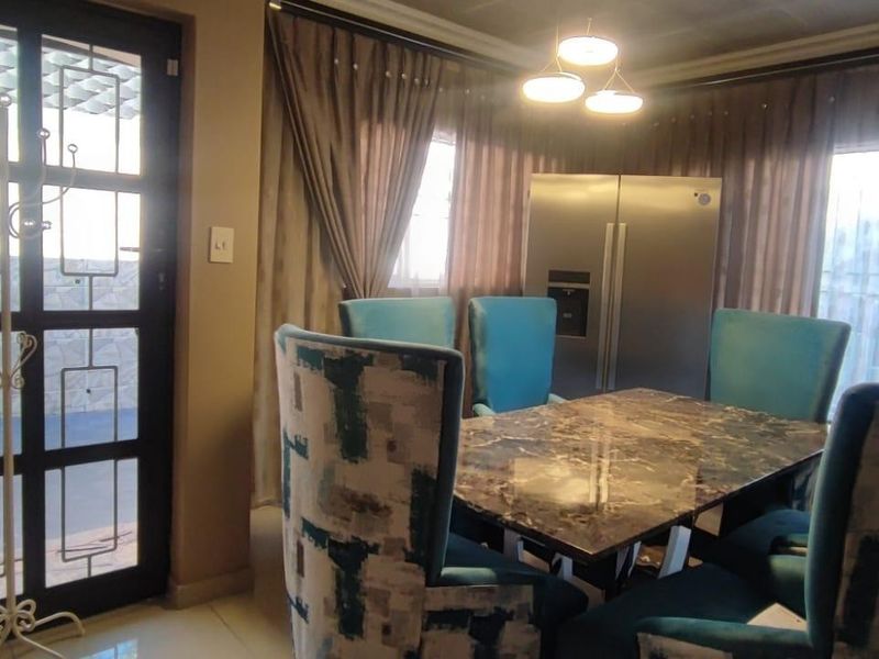 3 Bedroom House for sale in Escombe - Photo 4