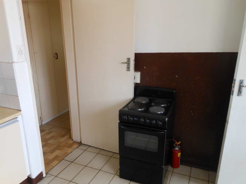 Upstairs 3 bedroom unit - Photo 7