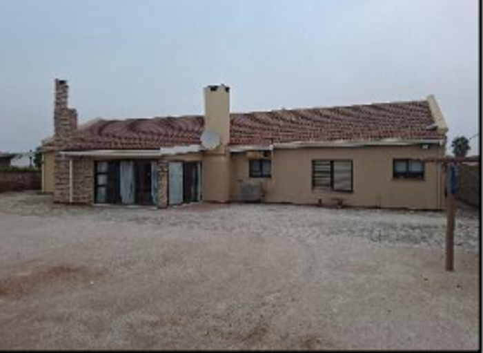 Property #2552685, House For Sale in Henties Bay Central