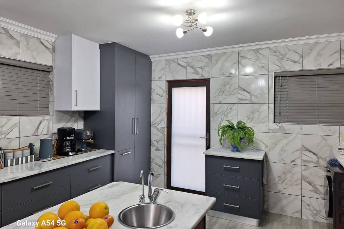 Stunning Home For Sale - Photo 5