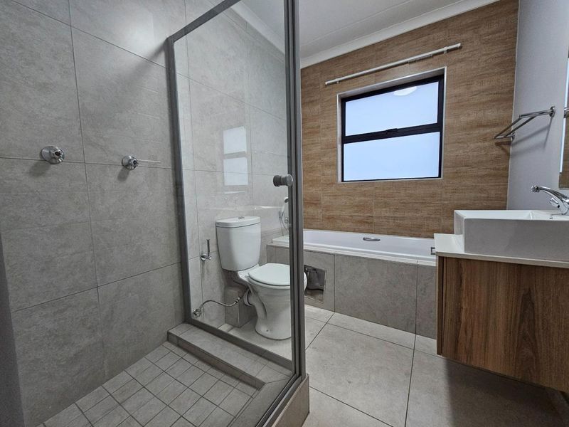 Elegant Living in Founders Hill - Photo 8