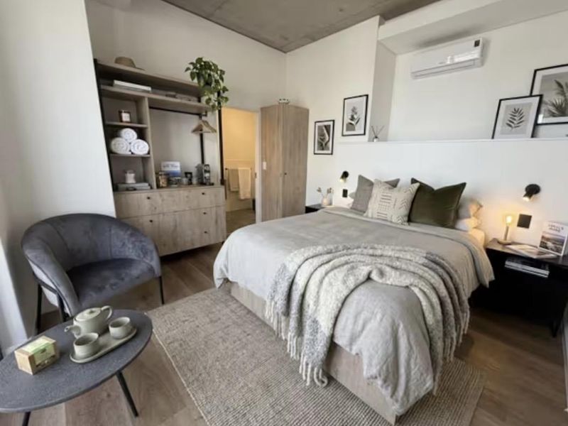 Premium Sea Point apartment | Rooftop pool + Gym - Photo 2