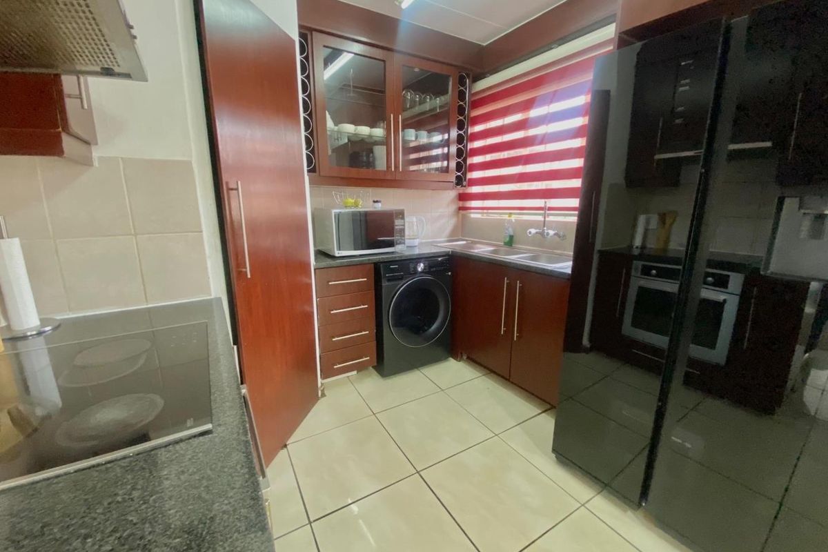 Modern Comfort Meets Effortless Living - Photo 5