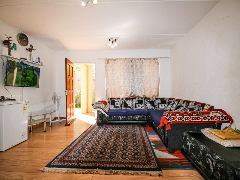 Ground Floor Gem in Highgate: Ideal for Peaceful Living! - Photo 3