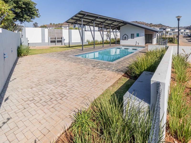 Perfect location and pristine estate home for the larger family. - Photo 5