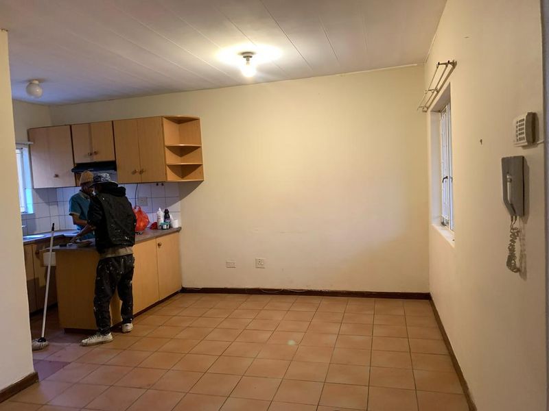 NEAT 2 BEDROOM TOWNHOUSE FOR SALE KHOMASDAL - Photo 8