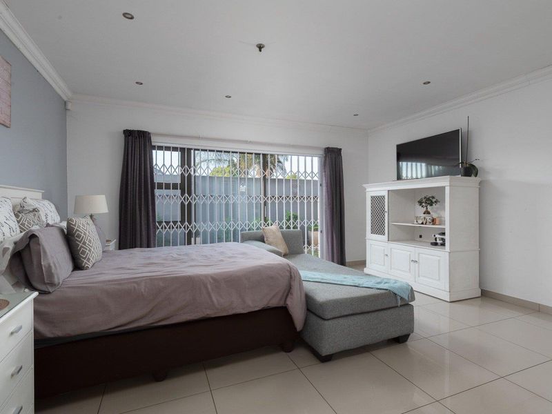 Spacious, Modern Living in a Low-Maintenance Home - Photo 10