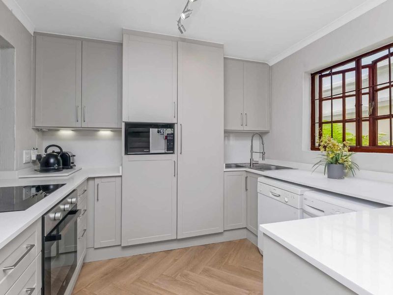 A DUPLEX SANCTUARY IN THE TREETOPS — LIVING IN LOVELY LONEHILL WILL LEAVE YOU IN ABSOLOUTE AWE - Photo 6