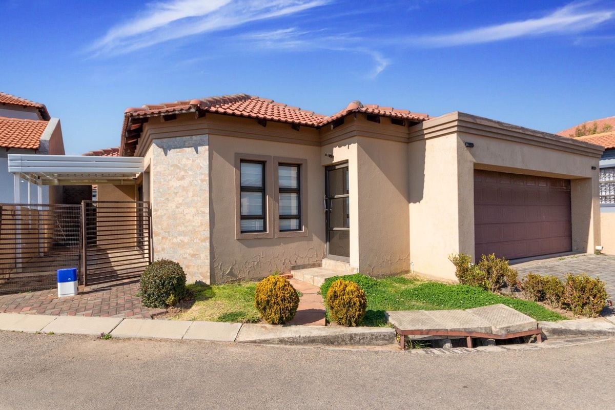 Modern 3 Bedroom House - Photo 2