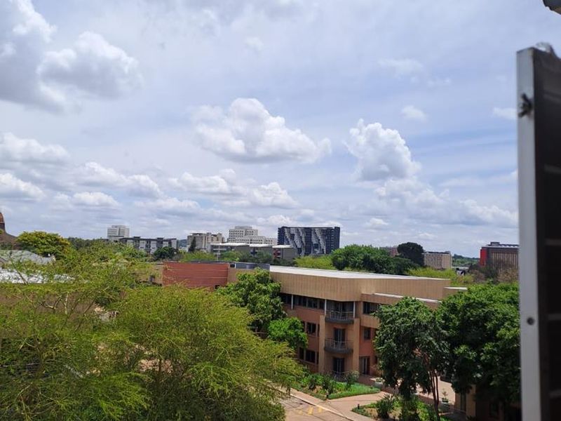 Stylish Loft Living in the Heart of Hillcrest – Perfect for Students & Young Professionals! - Photo 9