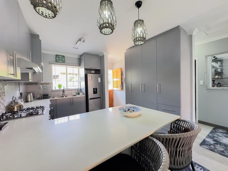 2 Bedroom Simplex with a Private Garden - Photo 6