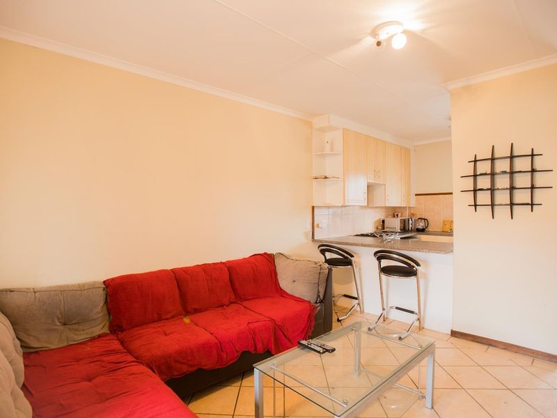 2 Bedroom Townhouse with a Covered Balcony - Photo 6