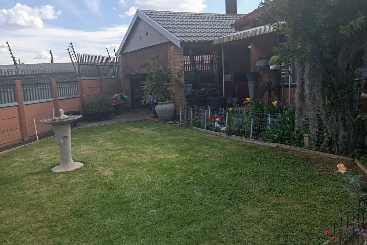 3 Bedroom House For Sale in Vanderbijlpark CE 2 - Photo 3