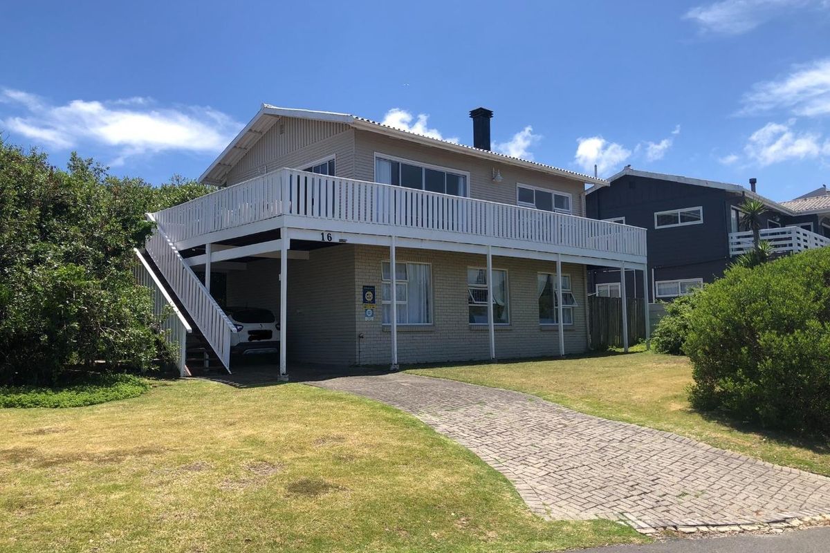 Furnished Coastal Retreat with Panoramic Ocean Views in Vermont - Photo 4