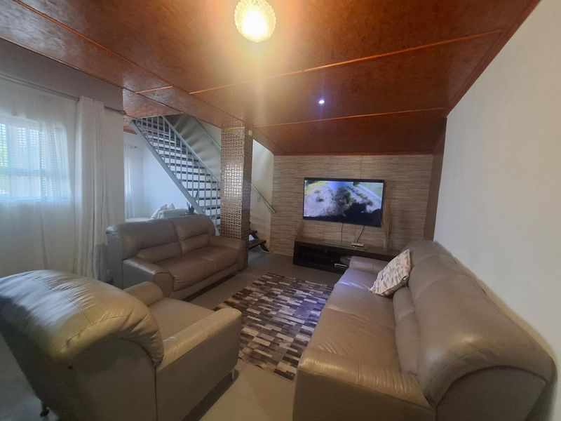 2-Bedroom Double Storey Freestanding House + 2 rooms outside( Income generating) - Photo 10