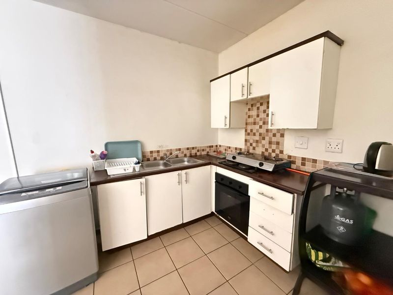 Bright, Modern 2-Bedroom Home in Prime Location! - Photo 7