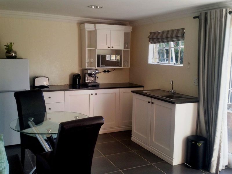 Furnished 2 Bedroom To Let - Photo 2