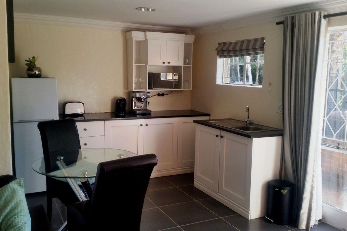 Furnished 2 Bedroom To Let - Photo 2