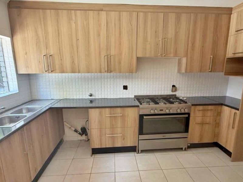 3 bedrooms house for sale in Doornpoort ext 29,Pretoria North - Photo 3