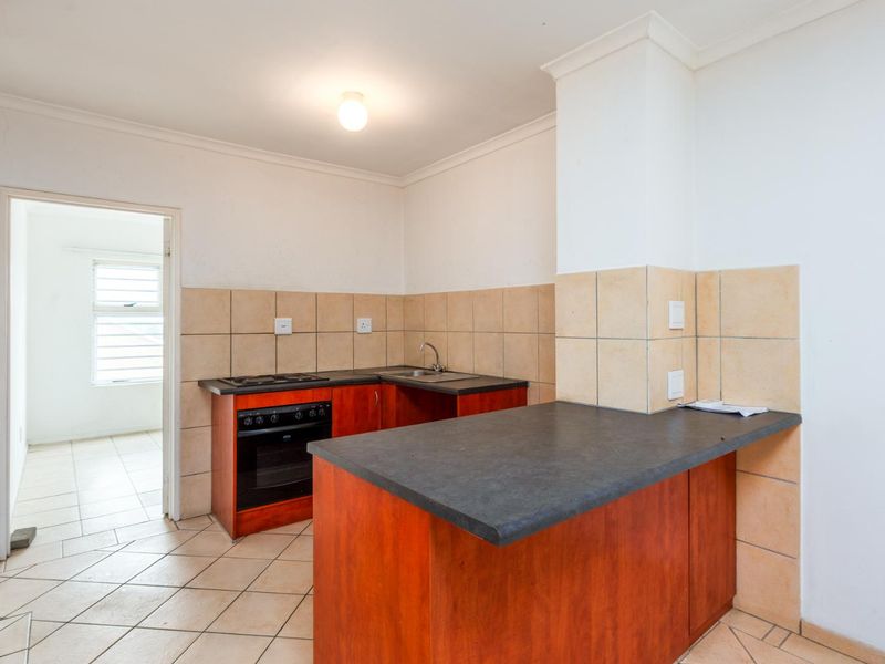 Beautiful & Secure 2-Bedroom Apartment (2 Units available) - Photo 4