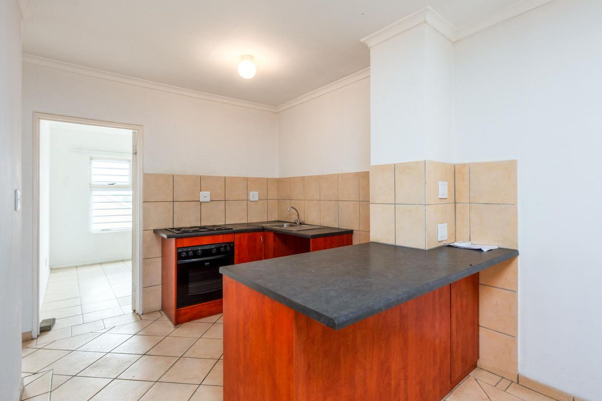 Beautiful & Secure 2-Bedroom Apartment (2 Units available) - Photo 4