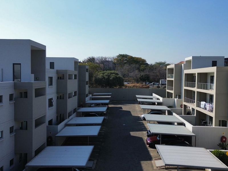 MODERN LIVING IN THE HEART OF RIVONIA – CHOOSE YOUR PERFECT FLOOR! - Photo 2