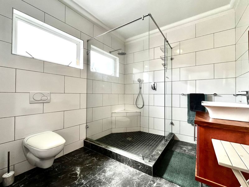 Luxury Family Home - Photo 4