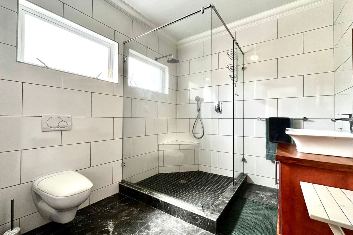 Luxury Family Home - Photo 4